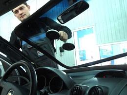 Самостоятельная замена лобового стекла автомобиля