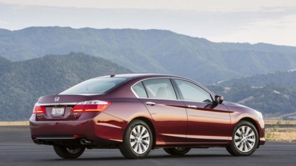 Владельцы Honda Accord жалуются на &laquo;рулевую аномалию&raquo;