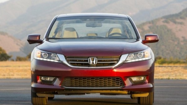 Владельцы Honda Accord жалуются на &laquo;рулевую аномалию&raquo;