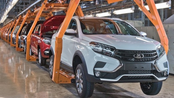 АвтоВАЗ снова приостановит один из конвейеров