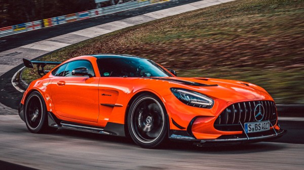 Mercedes-AMG иронично поздравили Porsche с рекордом Нюрбургринга