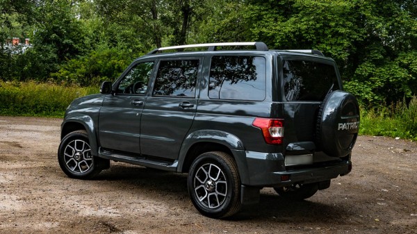 Автозавод УАЗ представил разноцветный внедорожник УАЗ Патриот