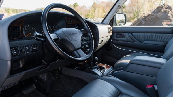 Toyota Land Cruiser 80 1994 года выпуска с пробегом 1600 км продали за 10 млн рублей