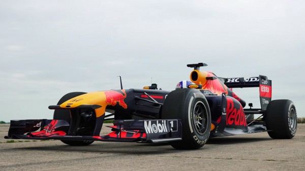 Bugatti Chiron сравнили с болидом Формулы-1 на прямой