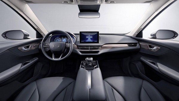 Представлен новый седан Hongqi E-QM5