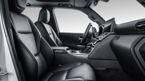 Компания Toyota официально представили новый внедорожник Toyota Land Cruiser 300