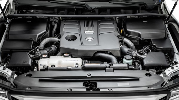 Компания Toyota официально представили новый внедорожник Toyota Land Cruiser 300