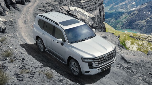 Компания Toyota официально представили новый внедорожник Toyota Land Cruiser 300