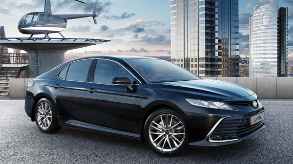 Седан Kia K5 обошел Toyota Camry по продажам в РФ