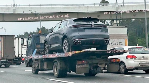 В России впервые заметили новый кроссовер Changan