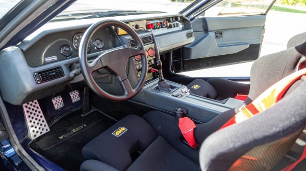 На продажу выставлен редчайший французский суперкар Venturi 400 Trophy 1992 года