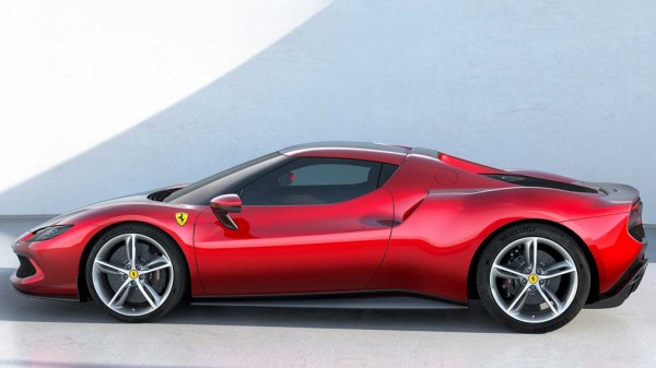 Компания Ferrari представила своё новейшее купе Ferrari 296 GTB с гибридным V6