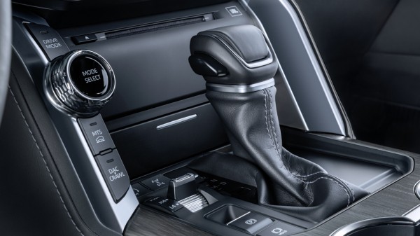 Компания Toyota официально представили новый внедорожник Toyota Land Cruiser 300