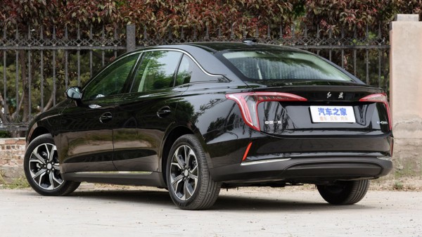 Представлен новый седан Hongqi E-QM5