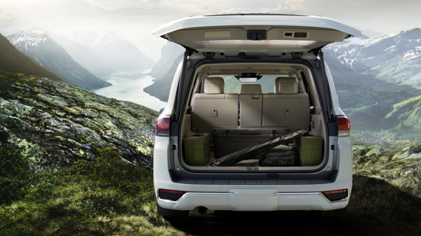 Компания Toyota официально представили новый внедорожник Toyota Land Cruiser 300