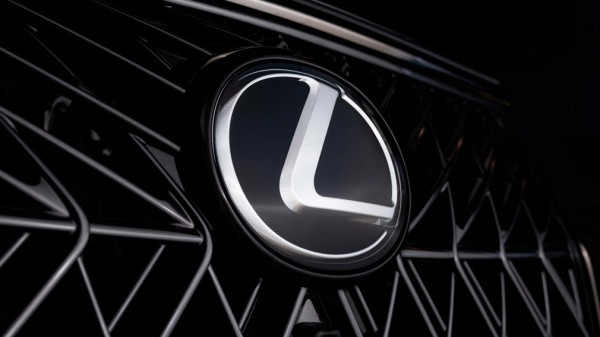 Lexus впервые &laquo;засветил&raquo; новый LX в ходе презентации NX