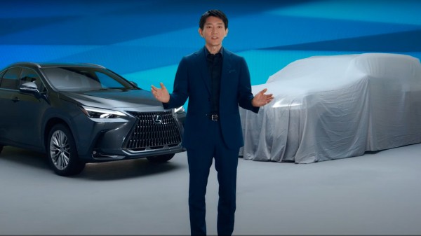 Lexus впервые &laquo;засветил&raquo; новый LX в ходе презентации NX