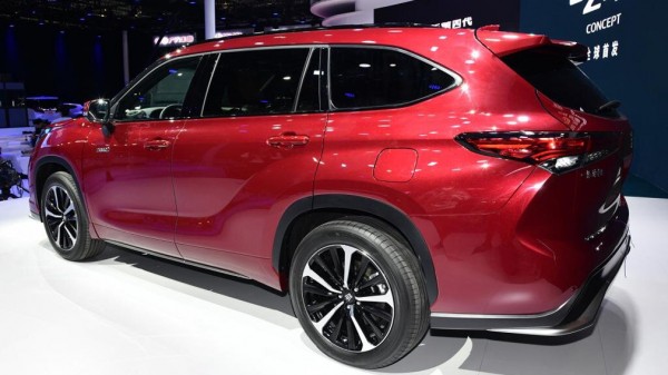 Компания Toyota назвала дату начала продаж нового кроссовера Crown Kluger