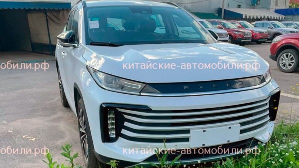 Новый кроссовер Exeed TXL сфотографировали в Подмосковье