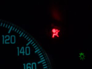 Горит лампочка подушки безопасности: неисправности AIRBAG