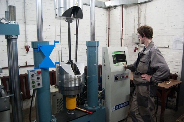 На разрыв и в агрессивной среде: испытываем оригинальные и поддельные приводные ремни