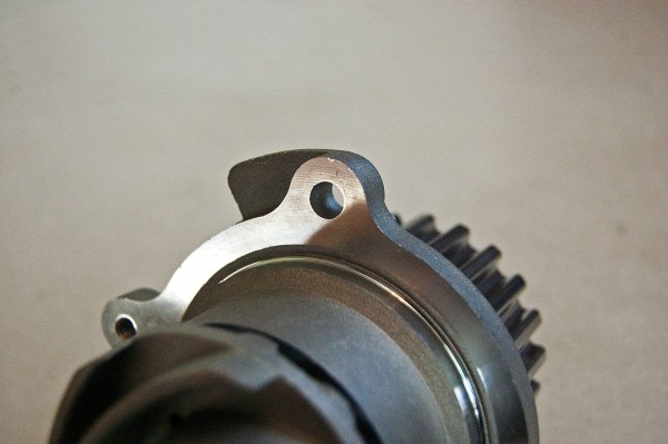 Оригинал или китайский аналог в два раза дешевле: разбираем и сравниваем водяные помпы