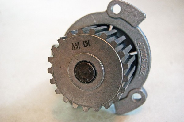 Оригинал или китайский аналог в два раза дешевле: разбираем и сравниваем водяные помпы