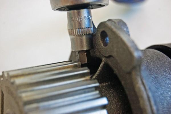 Оригинал или китайский аналог в два раза дешевле: разбираем и сравниваем водяные помпы