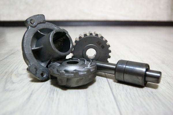 Оригинал или китайский аналог в два раза дешевле: разбираем и сравниваем водяные помпы