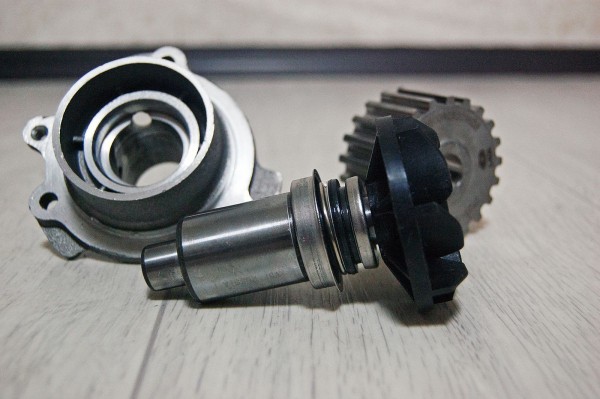 Оригинал или китайский аналог в два раза дешевле: разбираем и сравниваем водяные помпы