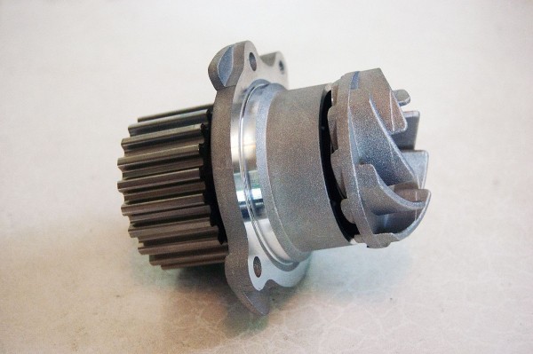 Оригинал или китайский аналог в два раза дешевле: разбираем и сравниваем водяные помпы