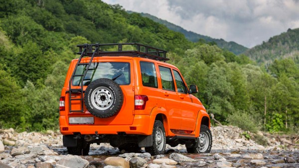 ТОП-3 проходимцев: внедорожники в заводских спецверсиях для бездорожья