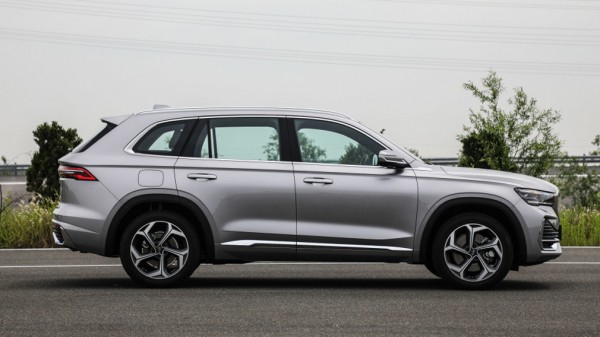 Компания Geely начала продажи большого кроссовера Xingyue L в Китае