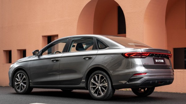 В Китае начали принимать заявки на новый седан Geely Emgrand