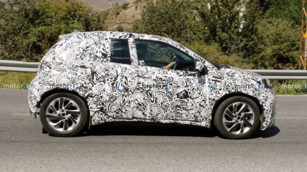 В сети появились шпионские фото с дорожных тестов новой Toyota Aygo