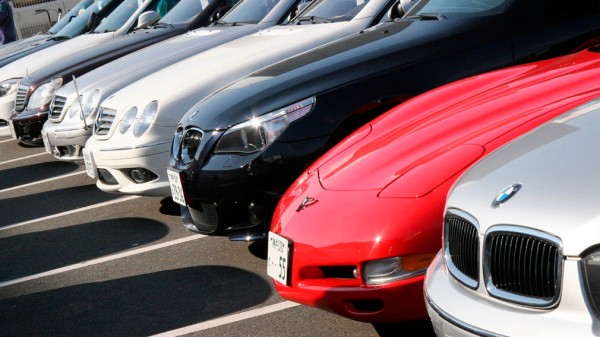 Стало известно, сколько премиальных автомобилей с пробегом куплено в РФ