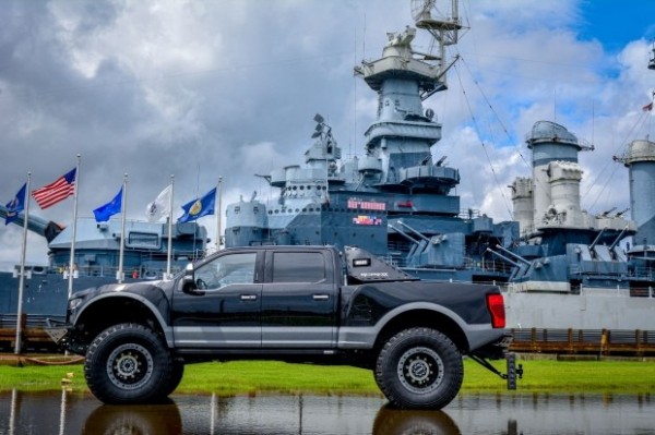 &laquo;Хищник&raquo; подрос: тяжелый пикап от Ford превратили в MegaRaptor