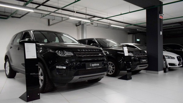 Стало известно, сколько премиальных автомобилей с пробегом куплено в РФ