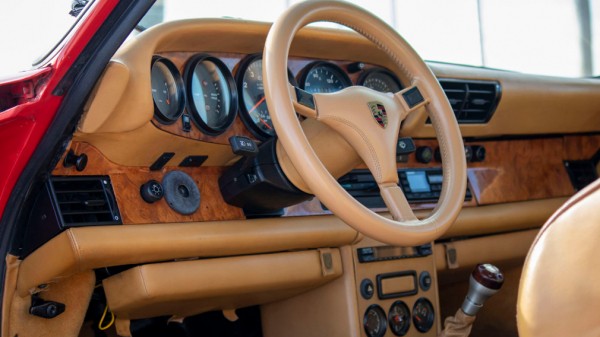 На аукционе продадут уникальный Porsche 930 Turbo Slantnose 1987 года