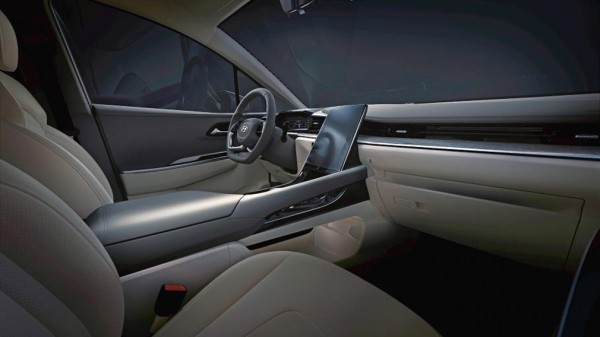 Появились официальные изображения салона нового минивэна Hyundai Custo