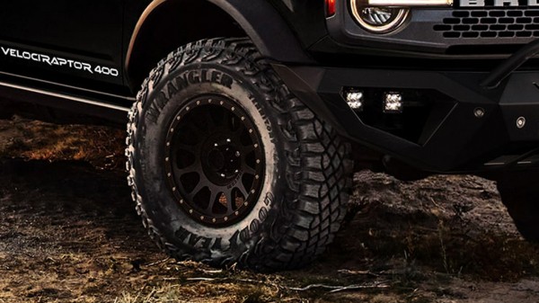 Тюнинг-ателье Hennessey представило внедорожник VelociRaptor 400 Bronco
