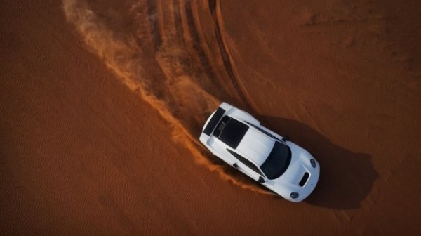 На Porsche 911 Turbo S за $583.000, да по барханам