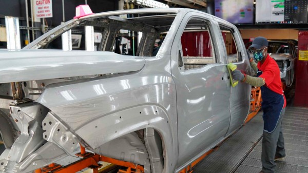 Компания Nissan представила базовую версию нового пикапа Frontier