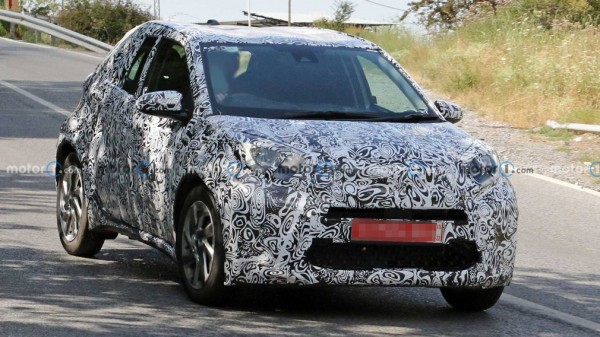 В сети появились шпионские фото с дорожных тестов новой Toyota Aygo