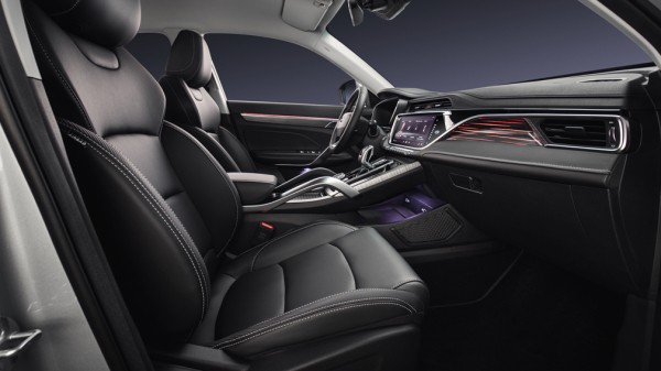 Специалисты рассказали, сколько будет стоить самый доступный Geely Atlas Pro