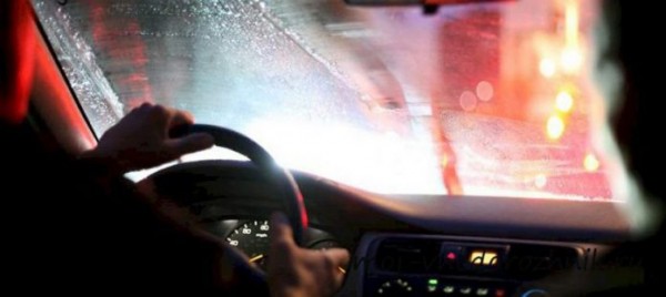 Потеют стекла в машине: что делать водителю