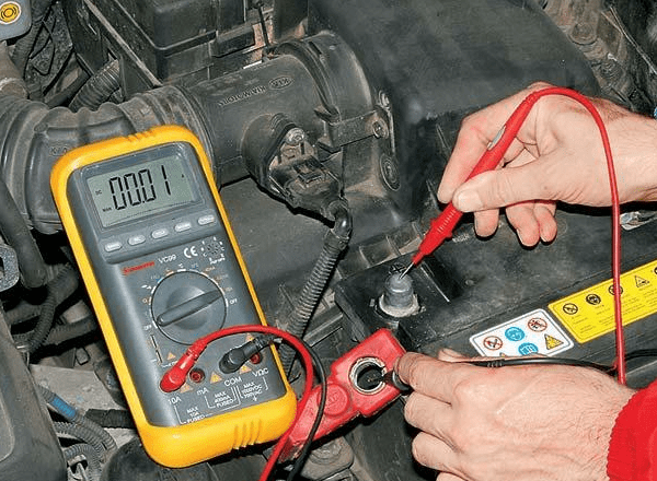 Проверка аккумулятора автомобиля: какое напряжение должно быть на аккумуляторе