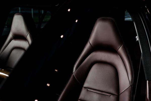 Сколько стоит перетяжка салона авто: цены и фото