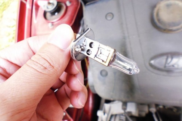 Замена лампочки ближнего света на Лада Калина: что нужно знать