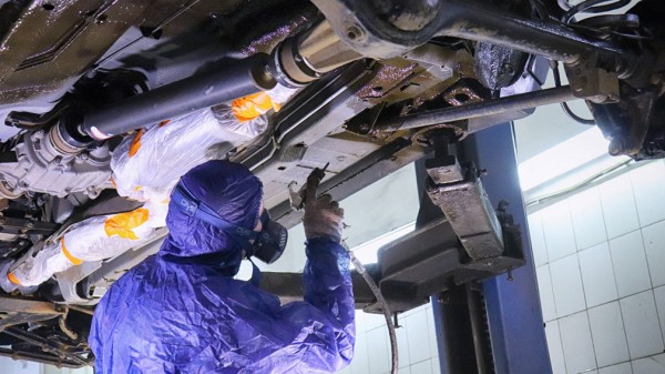 Способы защитить кузов автомобиля от сколов, царапин и коррозии